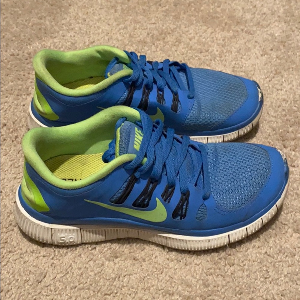 Nike tennis shoes